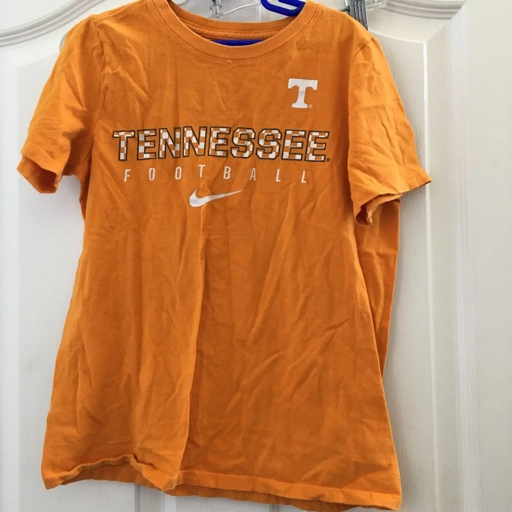 FINAL MARKDOWN NIKE Tennessee football boys tee medium